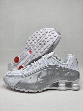 Nike Shox R4 Womens Size 8 White Metallic Silver Lace Up Sneakers AR3565-101 New